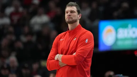 雷霆交易风云再起！迪昂辗转黄蜂、公牛与雄鹿，揭秘篮球巨星新旅程！