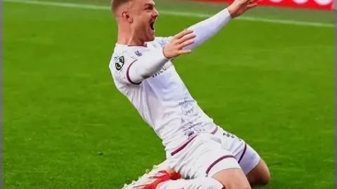 南非对阵巴拿马：交锋激烈实力相当